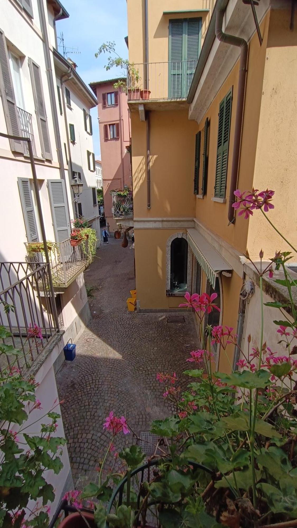 A Pochi Passi Dal Lago Vista Vicolo เลคโค ภายนอก รูปภาพ